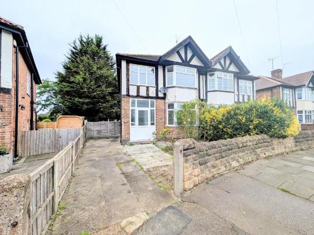 Queens Drive, Beeston, Nottingham. 3 bed semi detached house to rent £1,250 pcm £288 pw