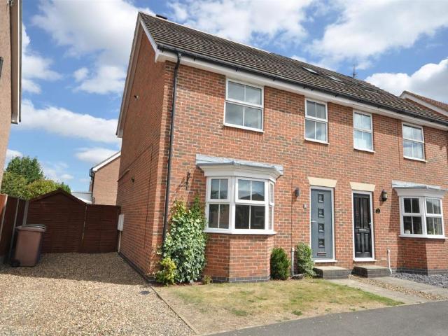 Queens Drive, Goole 3 bed semi detached house to rent £825 pcm £190 pw