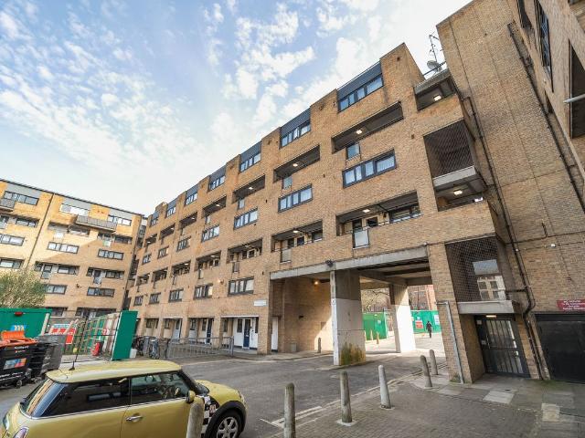 Queens Drive, Datchworth Court N4, 3 bed flat to rent, £2,750 pcm | PrimeLocation