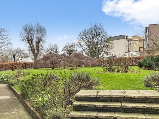 Queens Drive, London N4, 3 bed flat to rent, £6,500 pcm | PrimeLocation
