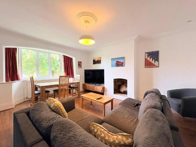 Queens Drive, Mossley Hill. 4 bed apartment to rent £1,600 pcm £369 pw