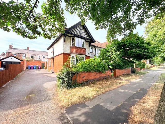 Queens Drive, Mossley Hill. 4 bed apartment to rent £1,800 pcm £415 pw