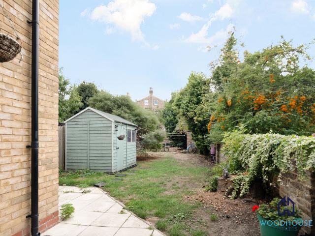 Queens Drive N4, 2 bed flat to rent, £2,500 pcm | PrimeLocation