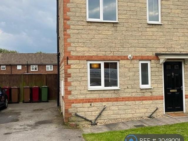 Queens Drive, Scunthorpe, DN17 3 bed semi detached house to rent £950 pcm £219 pw