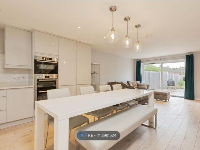 Queens Drive, Sevenoaks TN14, 3 bed terraced house to rent, £2,300 pcm | PrimeLocation
