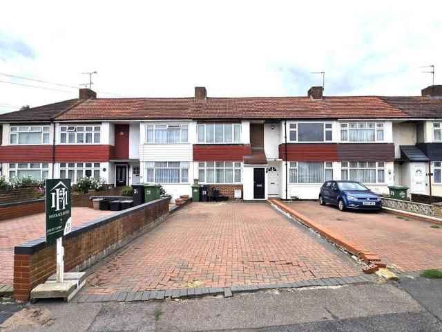 Queens Drive, Waltham Cross EN8, 2 bed terraced house to rent, £2,100 pcm | PrimeLocation