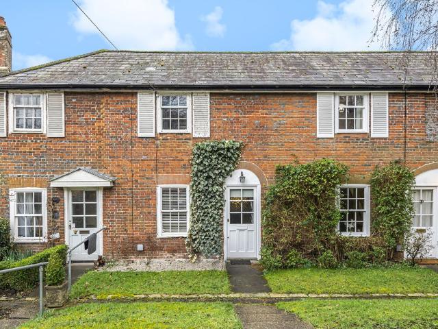 Queens Head Cottages, Whielden Gate, Winchmore Hill HP7, 2 bed cottage to rent, £1,995 pcm | PrimeLocation