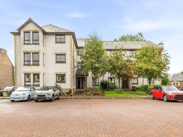 Queens Lane, Bridge Of Allan FK9, 2 bed flat to rent, £1,150 pcm | PrimeLocation