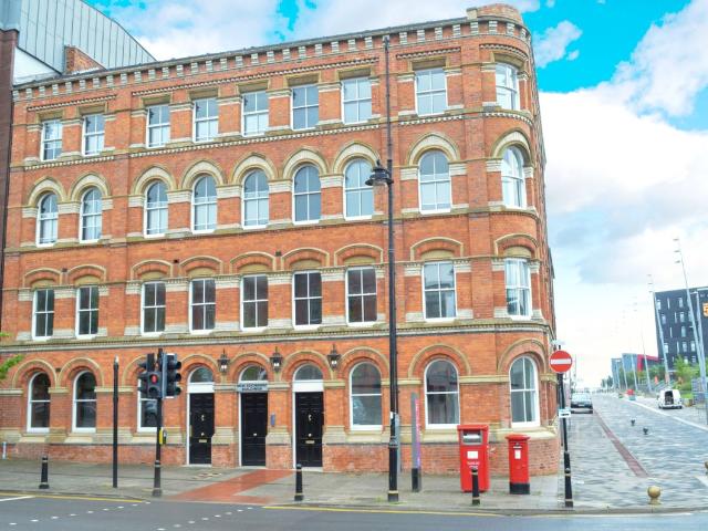 Queens Square, Middlesbrough TS2, 2 bed flat to rent, £1,100 pcm | PrimeLocation