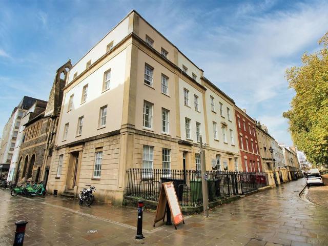 Queens Square, City Centre, Bristol BS1, 9 bed property to rent, £7,875 pcm | PrimeLocation