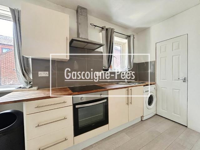 Queens Parade, Basingstoke, RG21 Studio to rent £850 pcm £196 pw