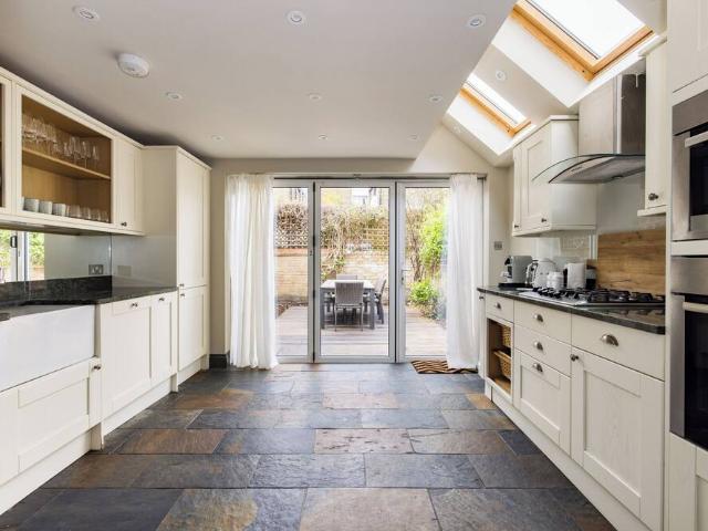 Queen's Park, W10 4DX, United Kingdom | 3 bed house for rent #105260453 | Rentberry