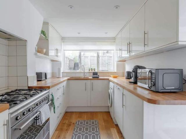 Queen's Park, W10 4RN, United Kingdom | Studio house for rent #167062393 | Rentberry