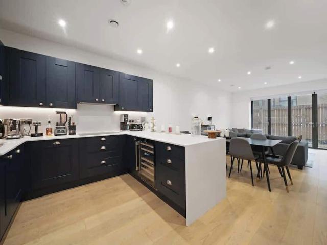 Queen's Park, W10 4RP, United Kingdom | 4 bed townhouse for rent #160277548 | Rentberry