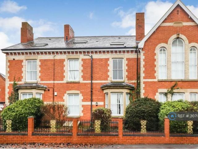 Queens Park House, Oswestry, SY11 2 bed flat to rent £900 pcm £208 pw