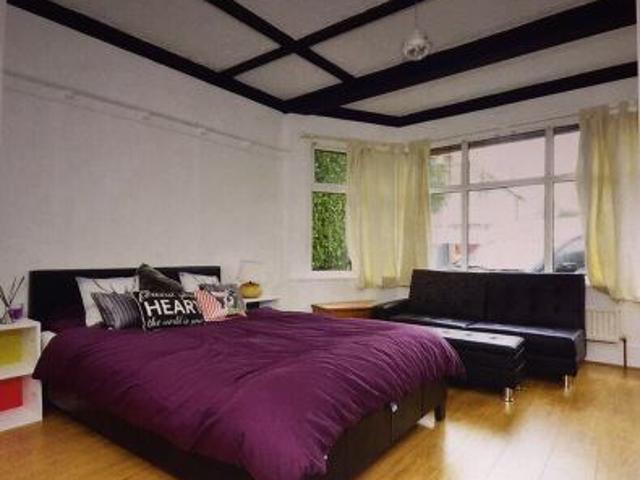 Queens Park new double bedroom self contained flat