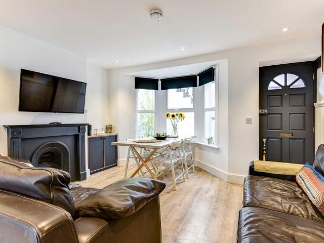 Queens Park Road, Brighton 6 bed terraced house to rent £10,617 pcm £2,450 pw