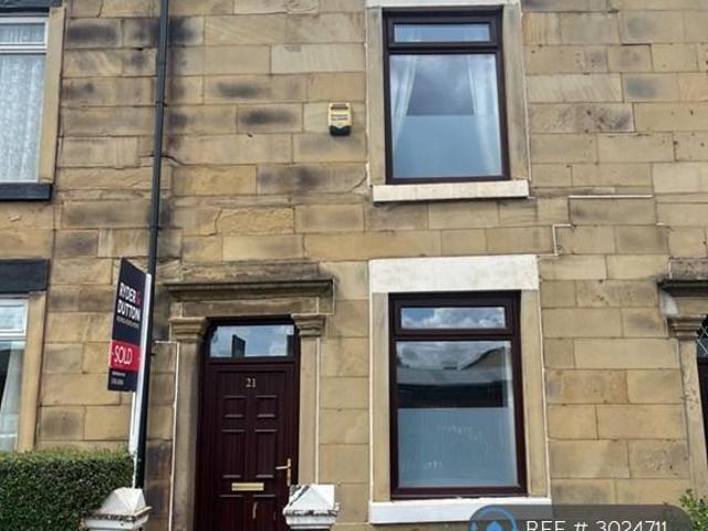 Queens Park Road, Heywood, OL10 2 bed terraced house to rent £895 pcm £207 pw
