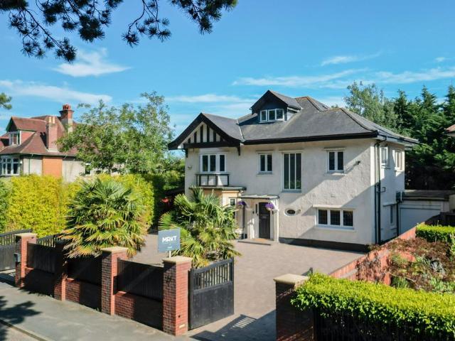Queens Park South Drive, Queens Park. 5 bed house to rent £4,000 pcm £923 pw