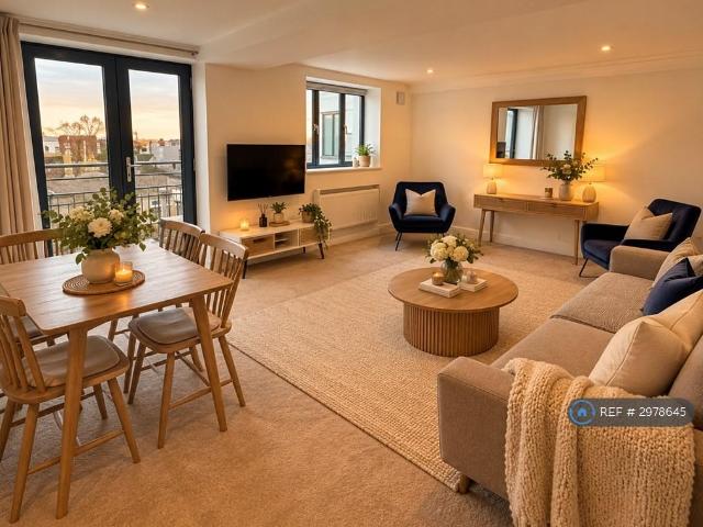 Queens Quay, Torquay, TQ1 2 bed flat to rent £1,175 pcm £271 pw