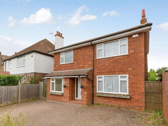 Queens Road, Tankerton, Whitstable 4 bed detached house to rent £2,450 pcm £565 pw