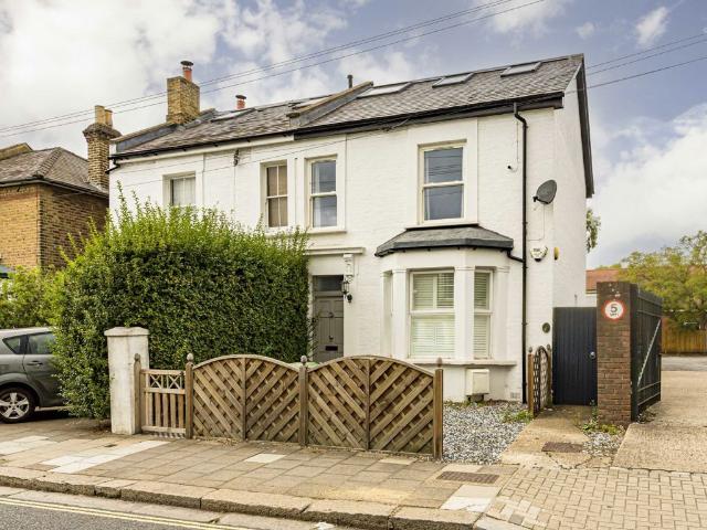 Queens Road, Teddington TW11, 2 bed flat to rent, £2,600 pcm | PrimeLocation