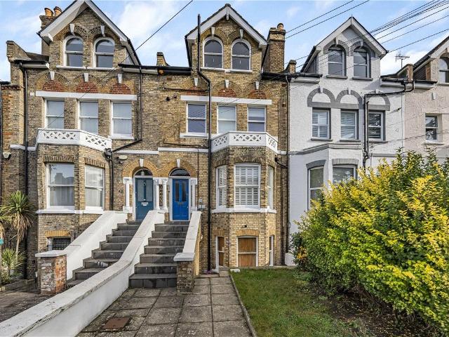 Queens Road, Twickenham TW1, 2 bed flat to rent, £2,400 pcm | PrimeLocation
