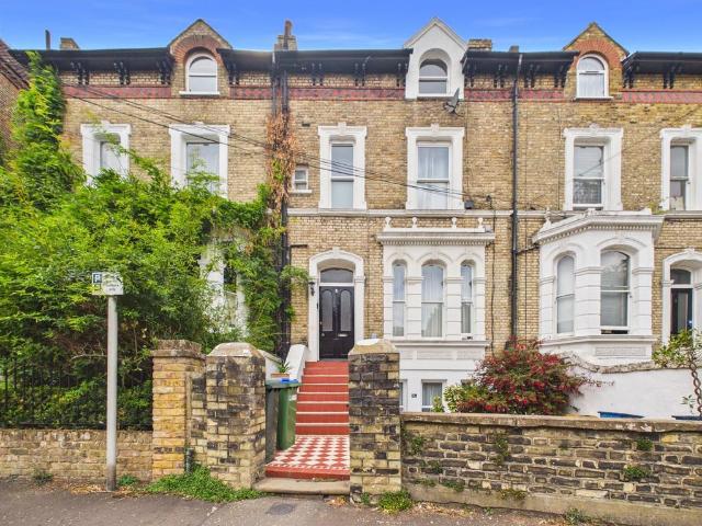Queens Road, Twickenham 1 bed apartment to rent £1,550 pcm £358 pw