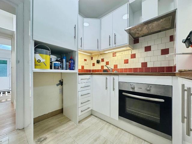 Queens Road, Watford, Hertfordshire WD17, 2 bed maisonette to rent, £1,400 pcm | PrimeLocation
