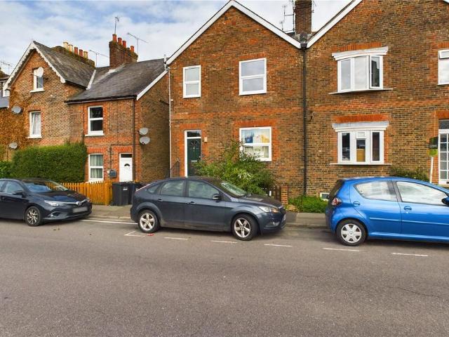 Queens Road, East Grinstead RH19 1 bed flat to rent £1,150 pcm £265 pw