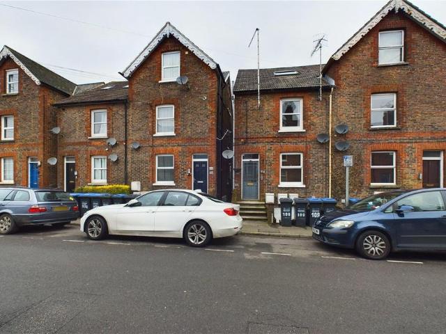 Queens Road, West Sussex RH19 1 bed ground floor flat to rent £1,000 pcm £231 pw