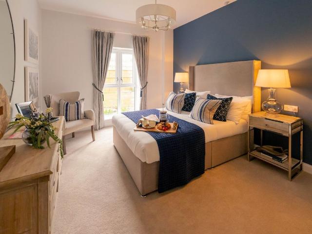 Queens Road, Weybridge KT13, 2 bed flat to rent, £5,340 pcm | PrimeLocation