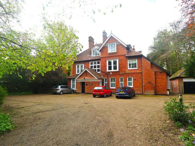 Queens Road, Weybridge KT13, 3 bed flat to rent, £2,100 pcm | PrimeLocation