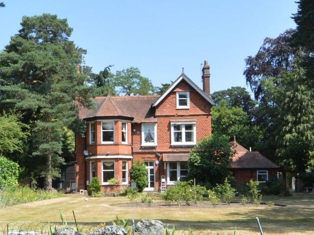 Queens Road, Weybridge KT13, 3 bed maisonette to rent, £1,500 pcm | PrimeLocation