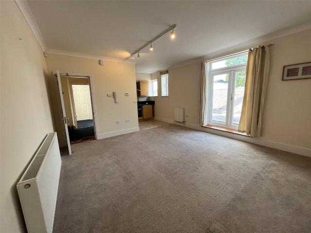 Queens Road, Weybridge, Surrey KT13, 1 bed flat to rent, £1,295 pcm | PrimeLocation