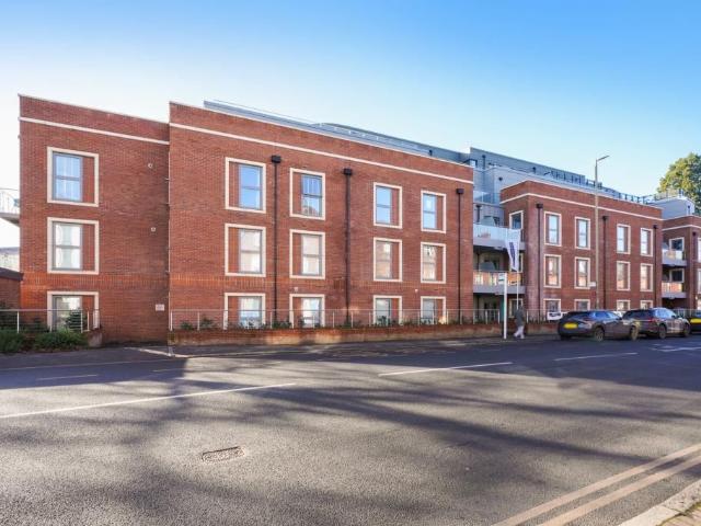 Queens Road, Weybridge, Surrey KT13, 2 bed flat to rent, £2,100 pcm | PrimeLocation