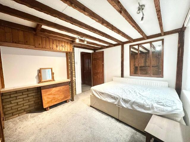 Queens Road, Wimbledon SW19, 1 bed flat to rent, £1,250 pcm | PrimeLocation