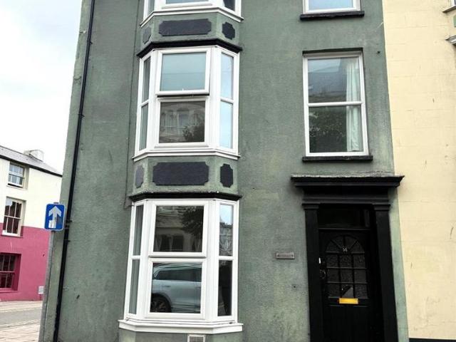 Queens Road, Aberystwyth 5 bed end of terrace house to rent £1,500 pcm £346 pw