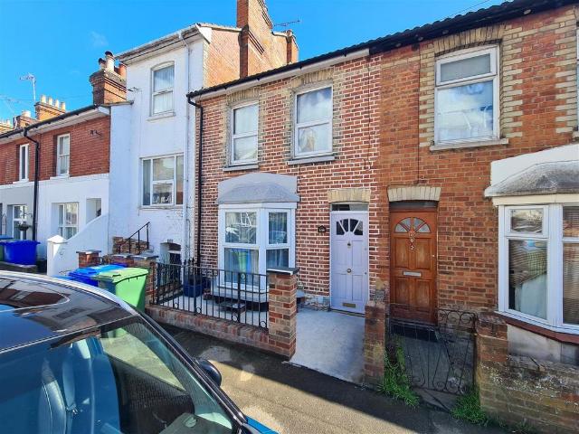 Queens Road, Aldershot 2 bed terraced house to rent £1,475 pcm £340 pw