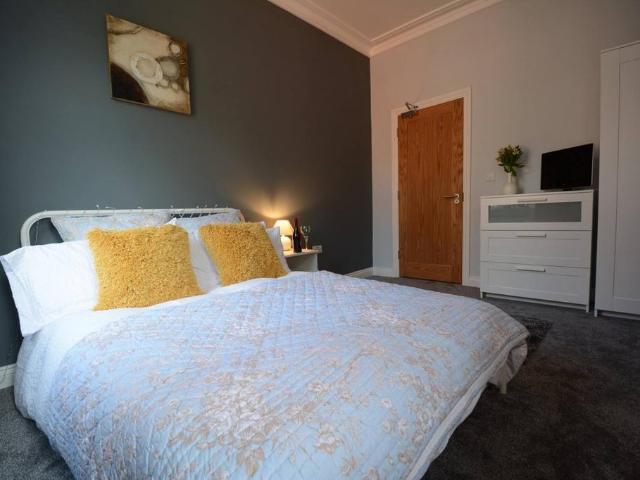 Queens Road, Beeston, NG9 1JA 1 bed in a house share to rent £600 pcm £138 pw