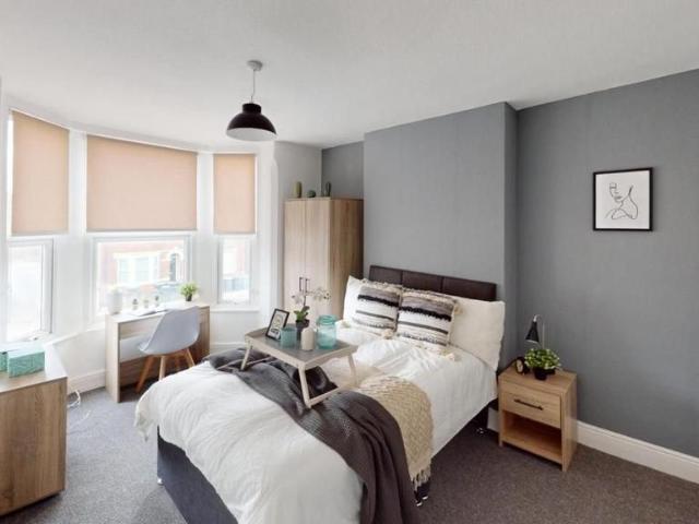 Queens Road, Beeston, Nottingham. 5 bed house to rent £2,275 pcm £525 pw
