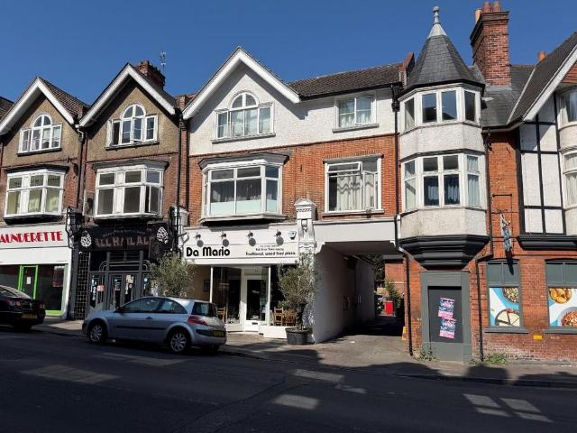 Queens Road, Bournemouth 2 bed apartment to rent £1,000 pcm £231 pw