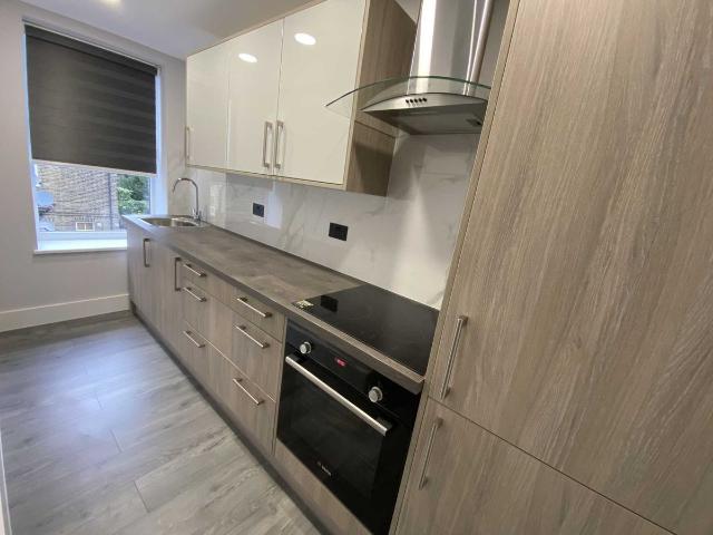Queens Road, Brentwood CM14, 2 bed flat to rent, £1,400 pcm | PrimeLocation