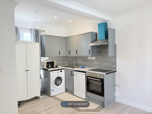 Queens Road, Brighton BN1, 1 bed flat to rent, £1,300 pcm | PrimeLocation