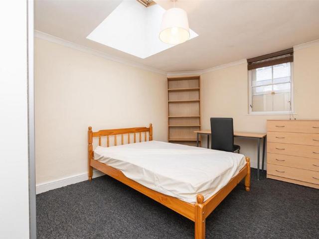 Queens Road, BS8 5 bed house share to rent £795 pcm £183 pw