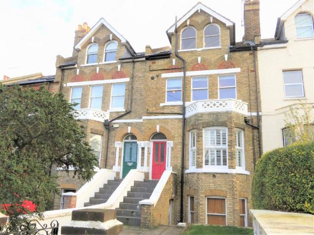 QUEENS ROAD, CENTRAL TWICKENHAM 1 bed flat to rent £1,500 pcm £346 pw
