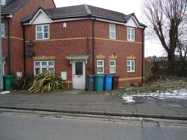 Queens Road, Cheetham Hill, Manchester M8, 3 bed town house to rent, £1,395 pcm | PrimeLocation