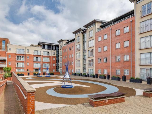 Queens Road, Chester CH1 2 bed flat to rent £1,100 pcm £254 pw