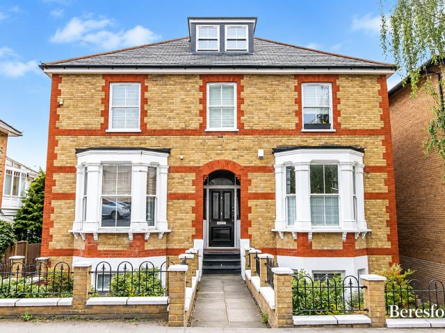 Queens Road, CM14 2 bed apartment to rent £1,700 pcm £392 pw