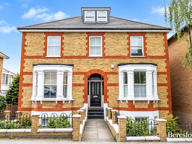 Queens Road CM14, 2 bed flat to rent, £1,700 pcm | PrimeLocation